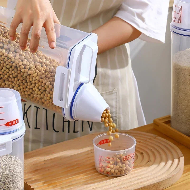 1.5/2kg Kitchen Supplies Food Storage Bucket Portable Moistureproof Storage Tank with Scale Cup Food Bucket Plastic Container