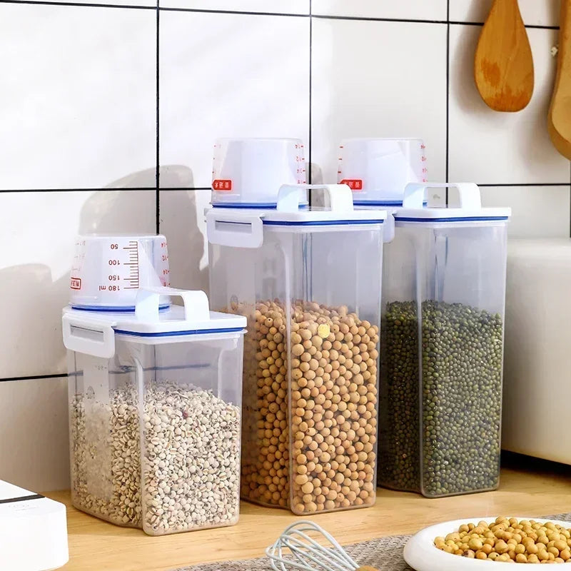1.5/2kg Kitchen Supplies Food Storage Bucket Portable Moistureproof Storage Tank with Scale Cup Food Bucket Plastic Container