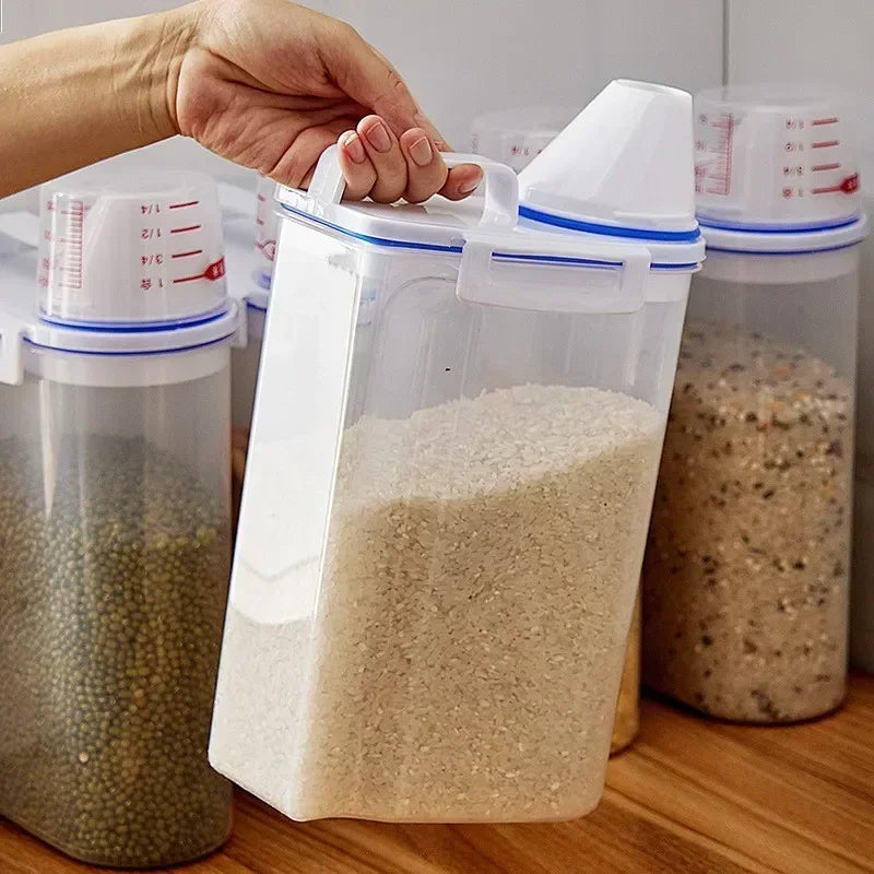1.5/2kg Kitchen Supplies Food Storage Bucket Portable Moistureproof Storage Tank with Scale Cup Food Bucket Plastic Container