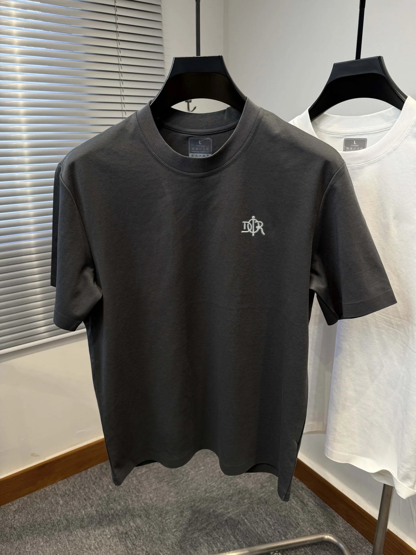 Light luxury short sleeve summer new men's personalized round neck T-shirt high-quality brand silk cotton breathable casual top