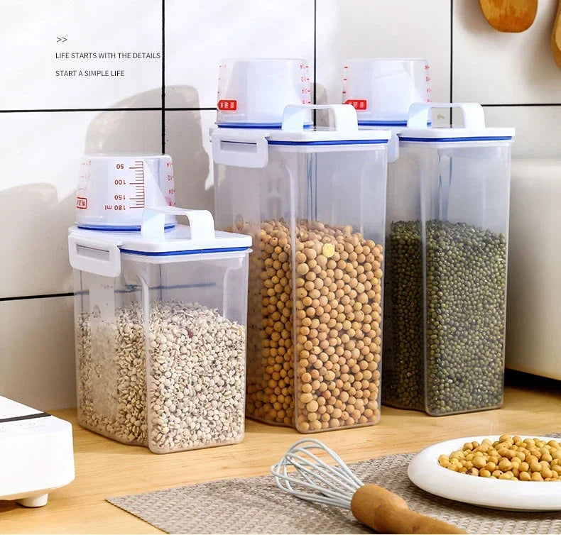 1.5/2kg Kitchen Supplies Food Storage Bucket Portable Moistureproof Storage Tank with Scale Cup Food Bucket Plastic Container
