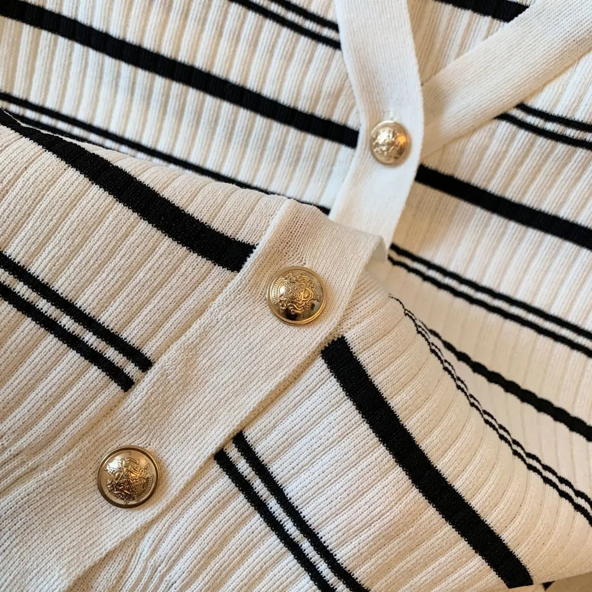 2025 Summer New Temperament Korean Embroidered V-neck Sleeveless Knitting Tank Top Female Fashion Striped Buttons T-Shirts Tops