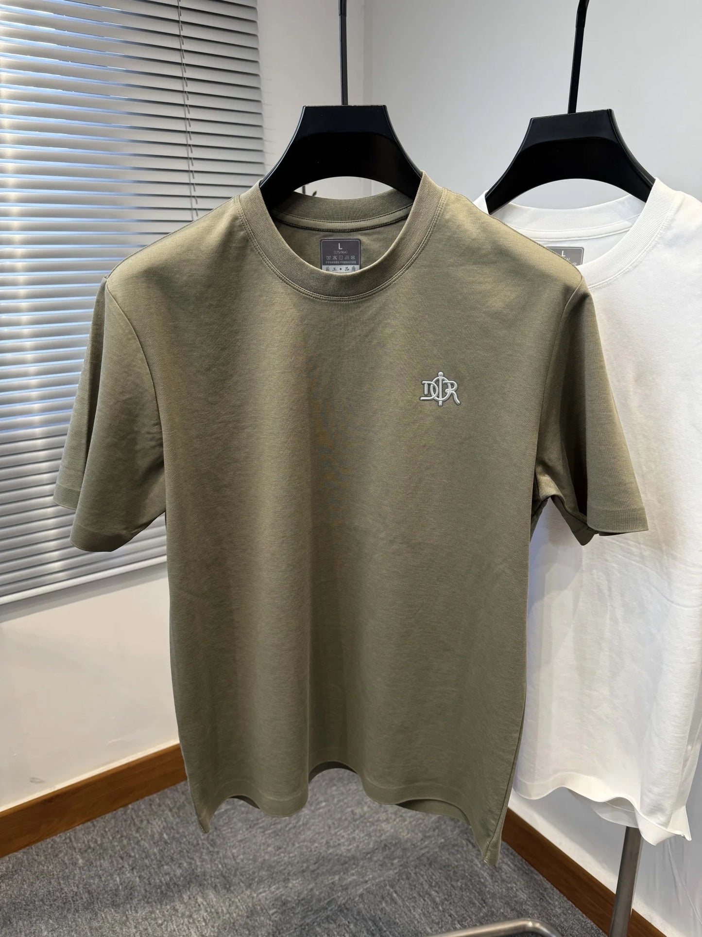 Light luxury short sleeve summer new men's personalized round neck T-shirt high-quality brand silk cotton breathable casual top