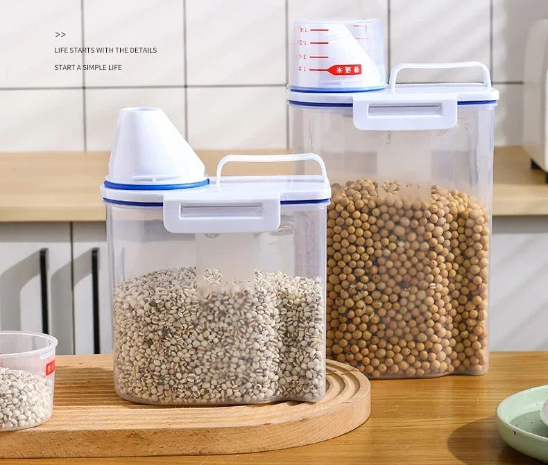 1.5/2kg Kitchen Supplies Food Storage Bucket Portable Moistureproof Storage Tank with Scale Cup Food Bucket Plastic Container